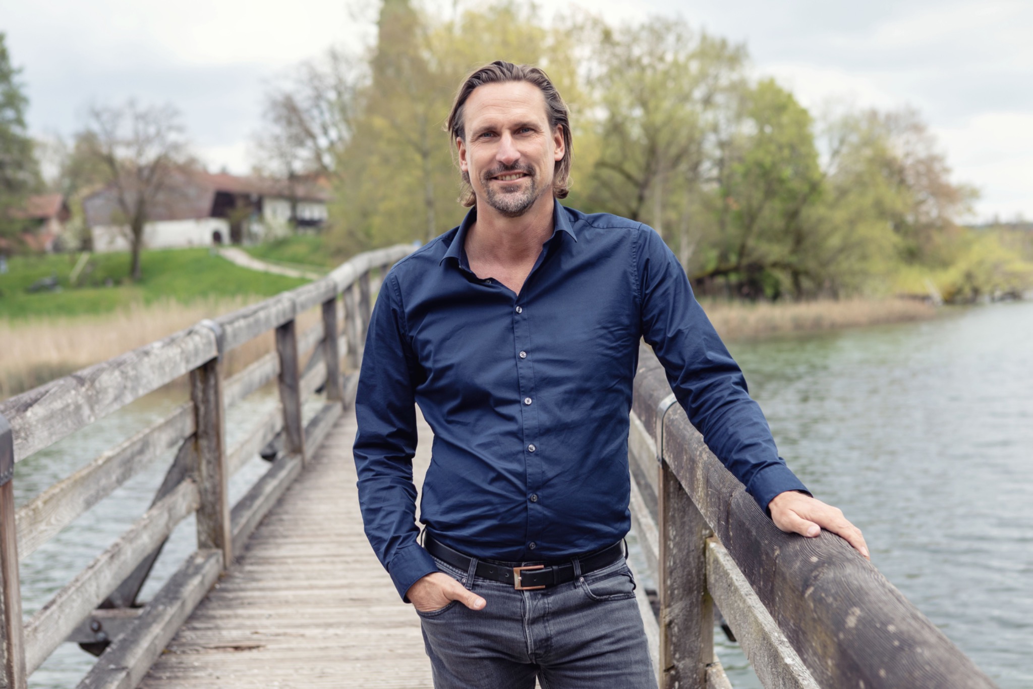 Christian Macke auf einem Steg